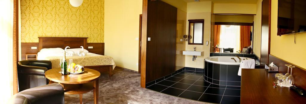 Hotel Baltaci Stary Zamek Napajedla 外观 照片