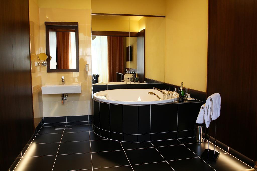Hotel Baltaci Stary Zamek Napajedla 外观 照片
